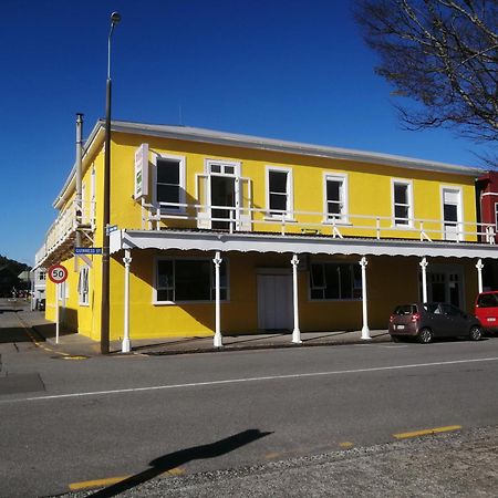 The Duke Hostel Greymouth Exterior foto The former Bank of New Zealand building in 2013