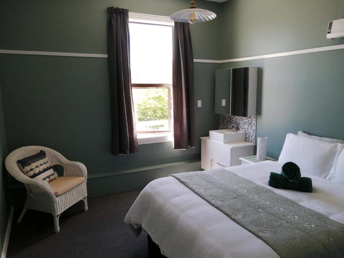 The Duke Hostel Greymouth Exterior foto A room at the hotel