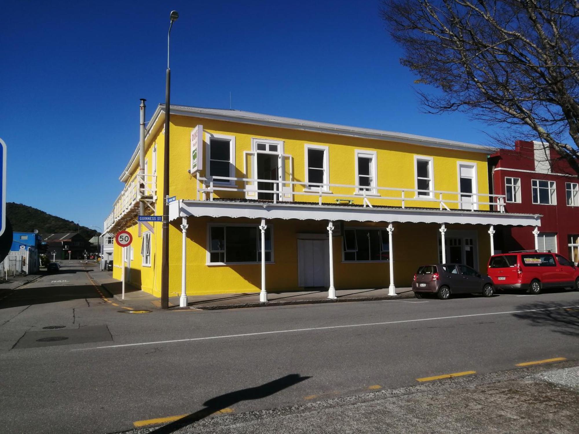 The Duke Hostel Greymouth Exterior foto The former Bank of New Zealand building in 2013