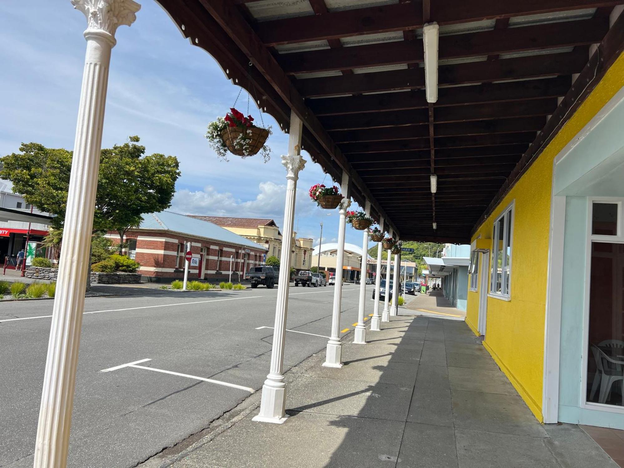 The Duke Hostel Greymouth Exterior foto The historic downtown of Half Moon Bay