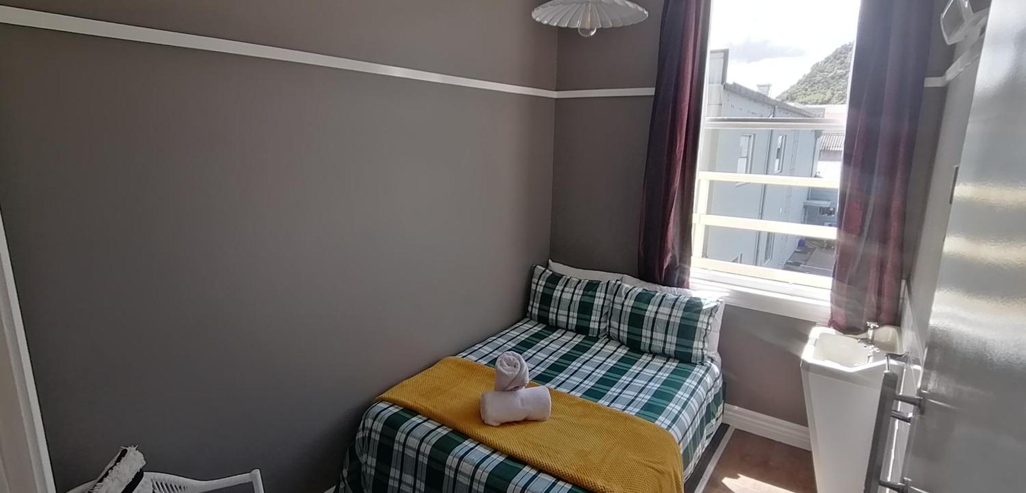 The Duke Hostel Greymouth Exterior foto A single room in a hostel